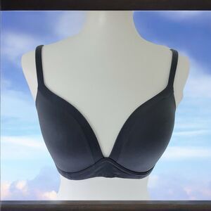 Victoria's Secret Body By Victoria No Wire Bra Size 34D Gray Padded VS Women